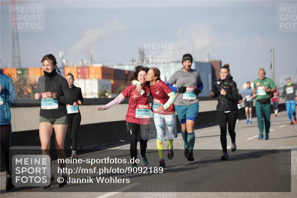 03.10.2025 - Köhlbrandbrückenlauf Jannik Wohlers http://msf.ph/oto/9092189 03.10.2025 10:11:39 Position 3 1769, 2533, 2554 meine-sportfotos.de