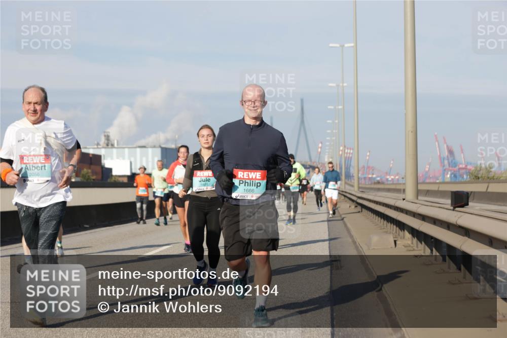 03.10.2025 - Köhlbrandbrückenlauf Jannik Wohlers http://msf.ph/oto/9092194 03.10.2025 09:59:50 Position 3 2056, 1821, 1666 meine-sportfotos.de