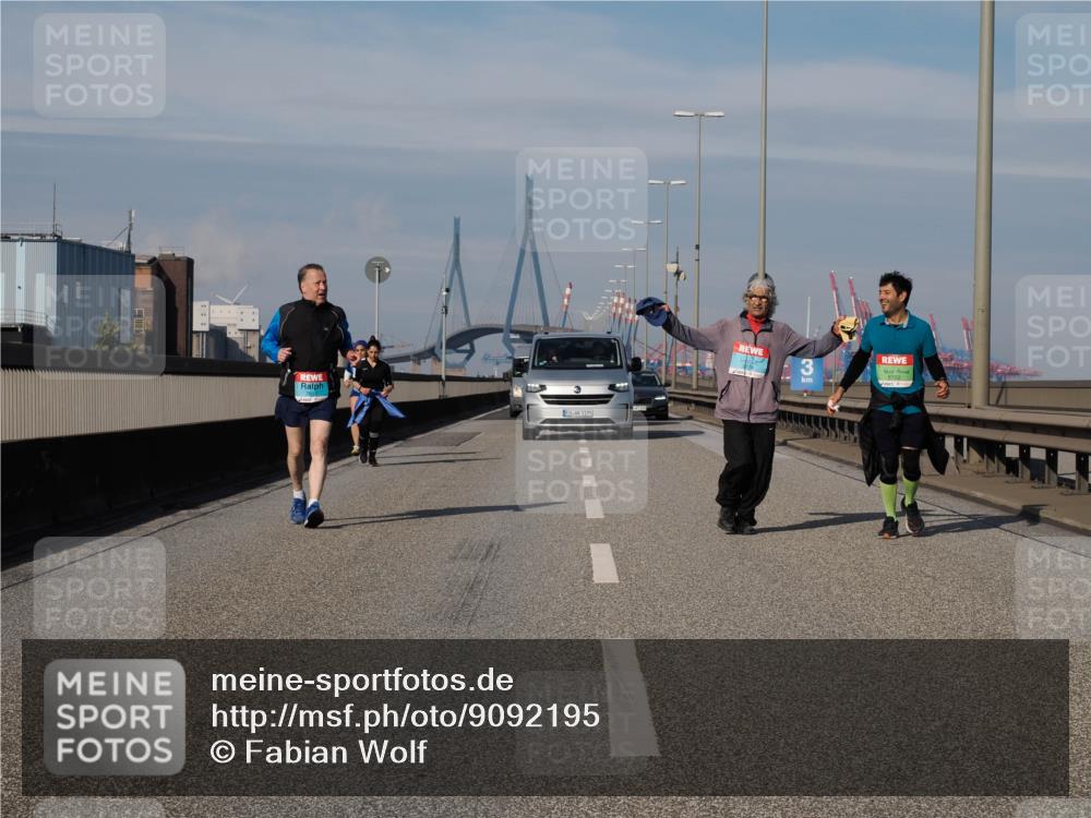 03.10.2025 - Köhlbrandbrückenlauf Fabian Wolf http://msf.ph/oto/9092195 03.10.2025 10:28:12 Position 3 2611, 3195 meine-sportfotos.de