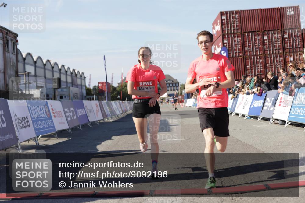 03.10.2025 - Köhlbrandbrückenlauf Jannik Wohlers http://msf.ph/oto/9092196 03.10.2025 12:54:05 Ziel 4030, 5710, 5947, 6002, 6200, 6817 meine-sportfotos.de