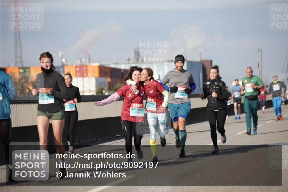 03.10.2025 - Köhlbrandbrückenlauf Jannik Wohlers http://msf.ph/oto/9092197 03.10.2025 10:11:39 Position 3 3928, 1769, 2554, 2533 meine-sportfotos.de