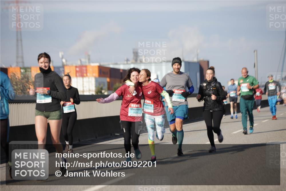 03.10.2025 - Köhlbrandbrückenlauf Jannik Wohlers http://msf.ph/oto/9092201 03.10.2025 10:11:39 Position 3 2533, 2554, 1769 meine-sportfotos.de