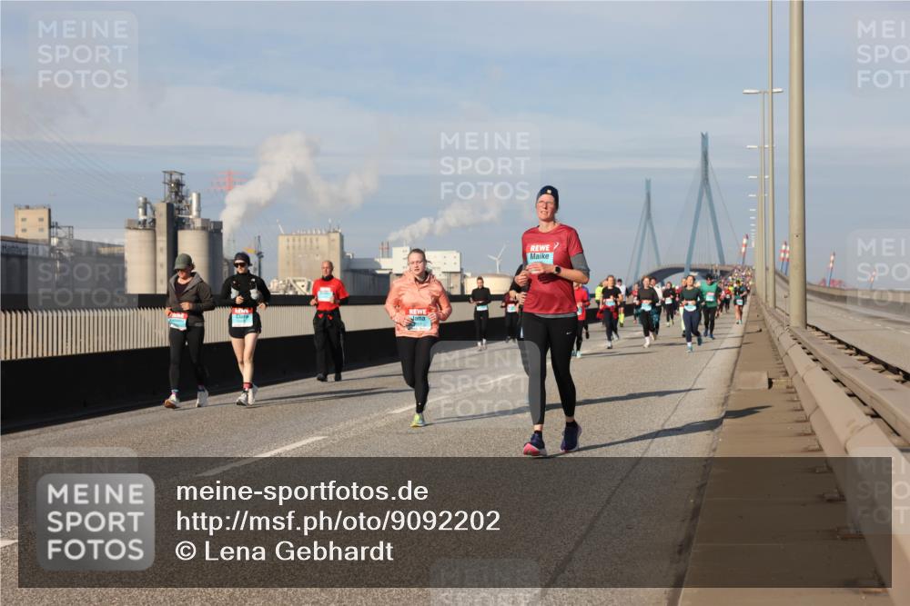 03.10.2025 - Köhlbrandbrückenlauf Lena Gebhardt http://msf.ph/oto/9092202 03.10.2025 10:08:12 Position 2  meine-sportfotos.de