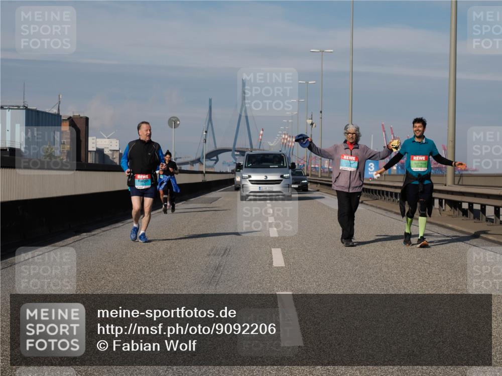 03.10.2025 - Köhlbrandbrückenlauf Fabian Wolf http://msf.ph/oto/9092206 03.10.2025 10:28:12 Position 3 2611, 3195 meine-sportfotos.de