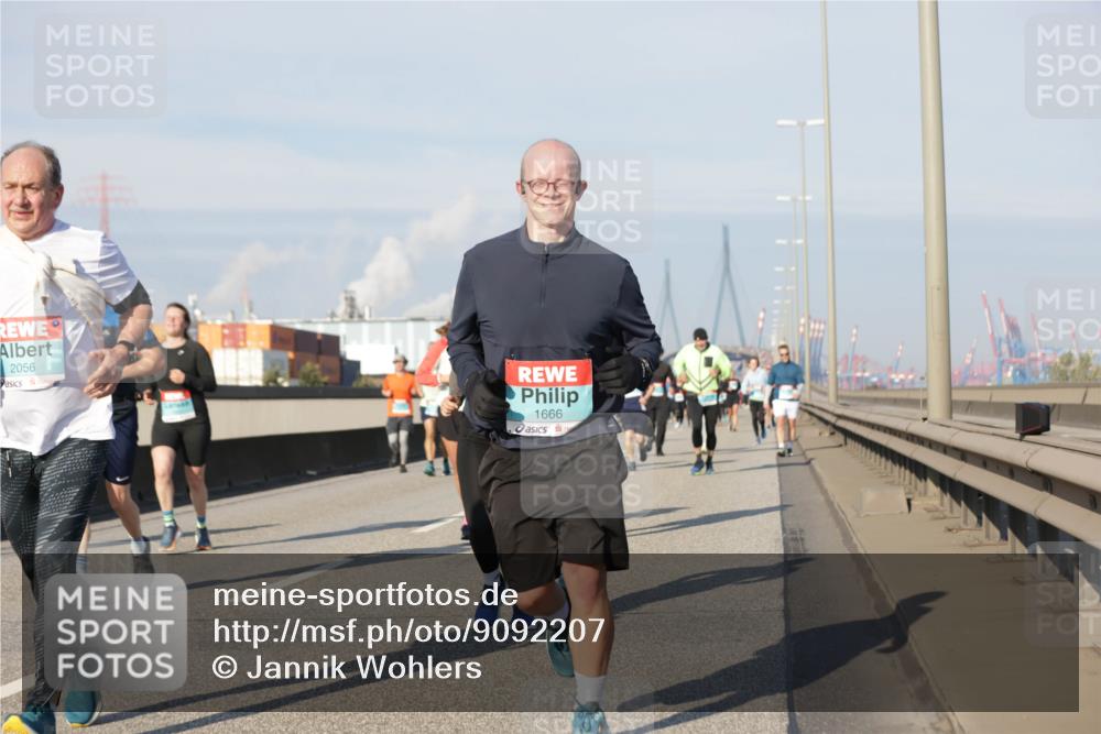 03.10.2025 - Köhlbrandbrückenlauf Jannik Wohlers http://msf.ph/oto/9092207 03.10.2025 09:59:50 Position 3 2056, 1666 meine-sportfotos.de