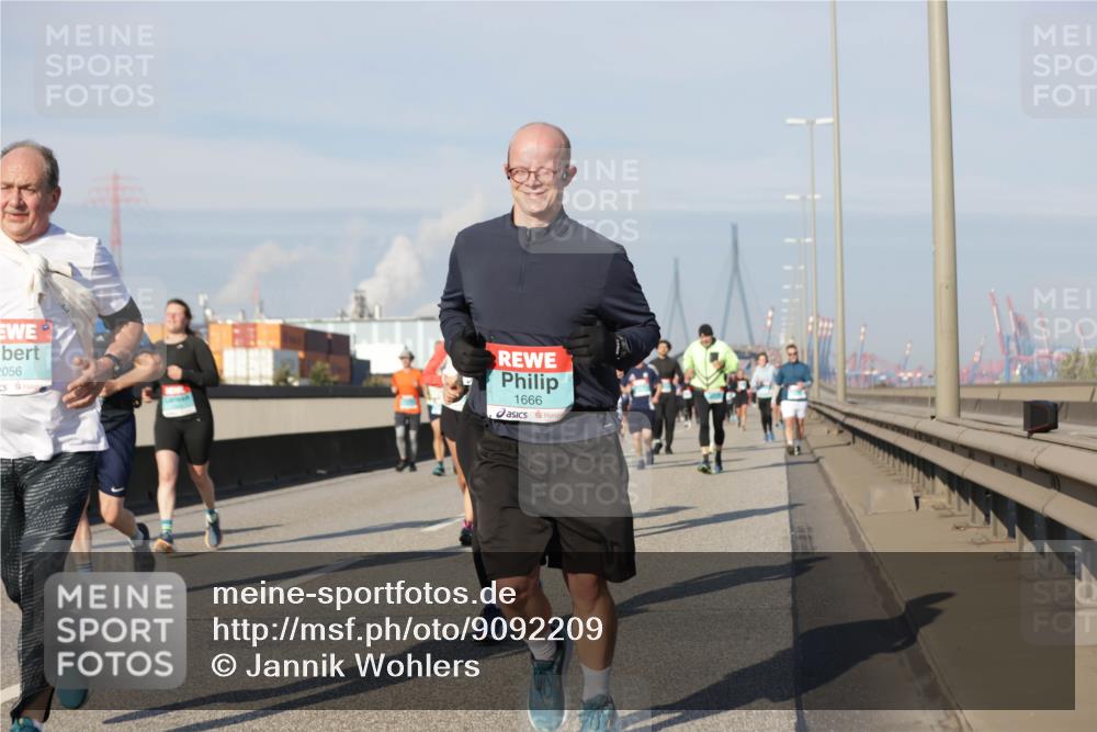 03.10.2025 - Köhlbrandbrückenlauf Jannik Wohlers http://msf.ph/oto/9092209 03.10.2025 09:59:51 Position 3 2056, 1666 meine-sportfotos.de