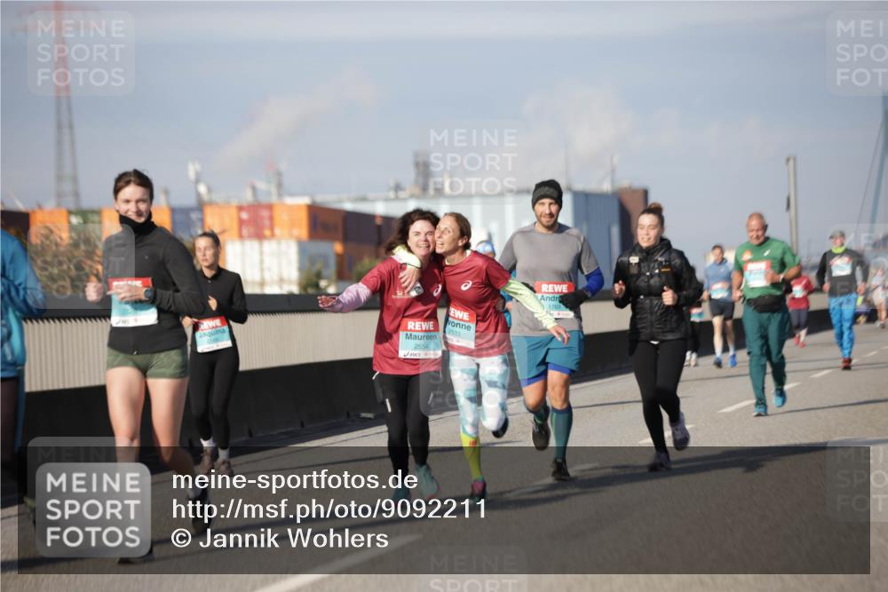 03.10.2025 - Köhlbrandbrückenlauf Jannik Wohlers http://msf.ph/oto/9092211 03.10.2025 10:11:39 Position 3 2554, 2533, 1769 meine-sportfotos.de
