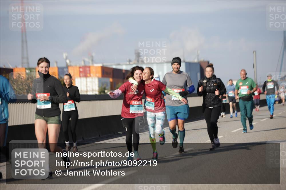 03.10.2025 - Köhlbrandbrückenlauf Jannik Wohlers http://msf.ph/oto/9092219 03.10.2025 10:11:39 Position 3 2554, 2533 meine-sportfotos.de