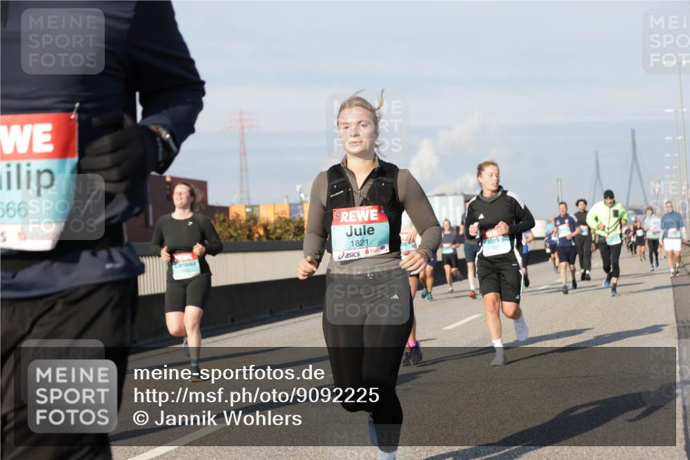 03.10.2025 - Köhlbrandbrückenlauf Jannik Wohlers http://msf.ph/oto/9092225 03.10.2025 09:59:52 Position 3 566, 1821, 1529 meine-sportfotos.de