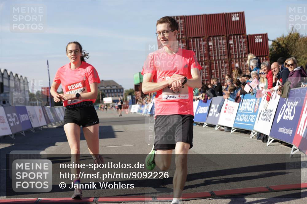 03.10.2025 - Köhlbrandbrückenlauf Jannik Wohlers http://msf.ph/oto/9092226 03.10.2025 12:54:05 Ziel 4030, 5710, 5947, 6002, 6200, 6817 meine-sportfotos.de