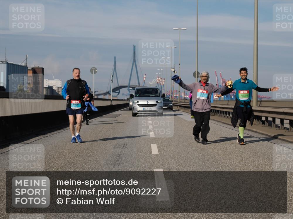 03.10.2025 - Köhlbrandbrückenlauf Fabian Wolf http://msf.ph/oto/9092227 03.10.2025 10:28:13 Position 3 3195 meine-sportfotos.de