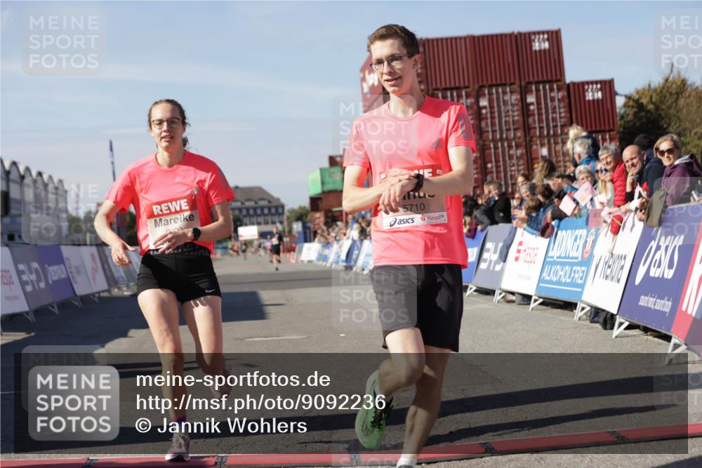 03.10.2025 - Köhlbrandbrückenlauf Jannik Wohlers http://msf.ph/oto/9092236 03.10.2025 12:54:05 Ziel 4030, 5710, 5947, 6002, 6200, 6817 meine-sportfotos.de