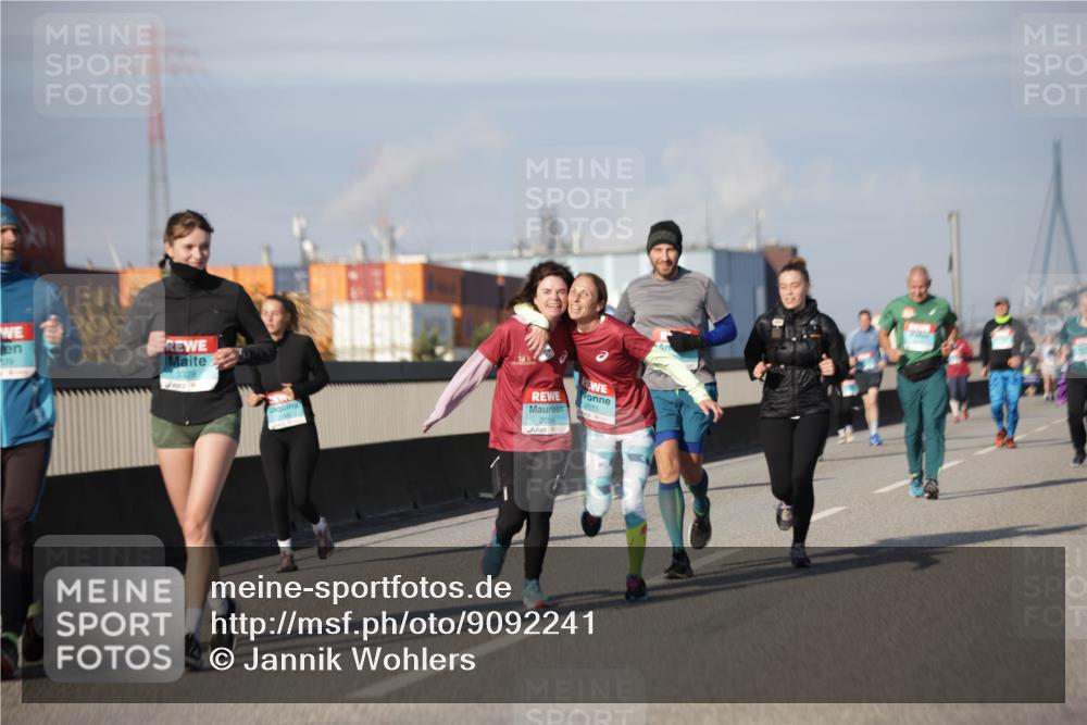 03.10.2025 - Köhlbrandbrückenlauf Jannik Wohlers http://msf.ph/oto/9092241 03.10.2025 10:11:40 Position 3 29, 2554, 2533 meine-sportfotos.de