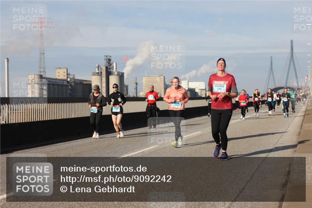 03.10.2025 - Köhlbrandbrückenlauf Lena Gebhardt http://msf.ph/oto/9092242 03.10.2025 10:08:13 Position 2 1851, 2536 meine-sportfotos.de