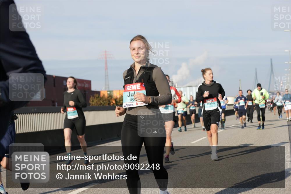 03.10.2025 - Köhlbrandbrückenlauf Jannik Wohlers http://msf.ph/oto/9092248 03.10.2025 09:59:52 Position 3 182, 1529 meine-sportfotos.de