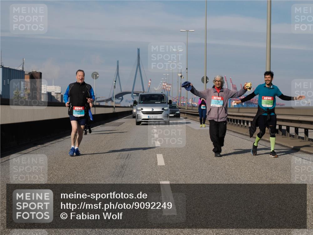 03.10.2025 - Köhlbrandbrückenlauf Fabian Wolf http://msf.ph/oto/9092249 03.10.2025 10:28:13 Position 3 3195, 9702 meine-sportfotos.de