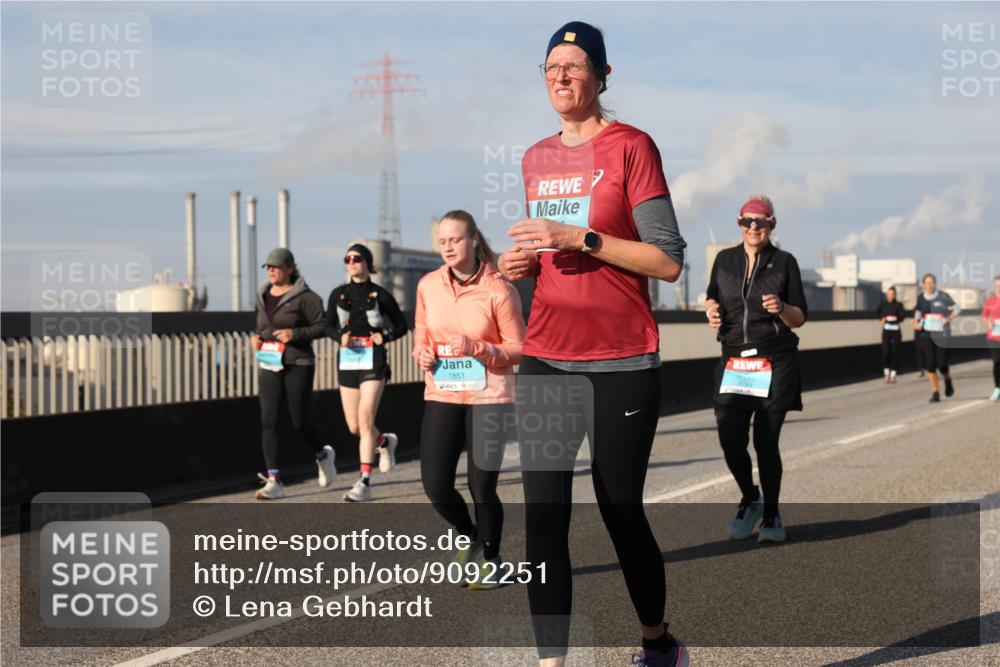 03.10.2025 - Köhlbrandbrückenlauf Lena Gebhardt http://msf.ph/oto/9092251 03.10.2025 10:08:15 Position 2 1851, 3784 meine-sportfotos.de