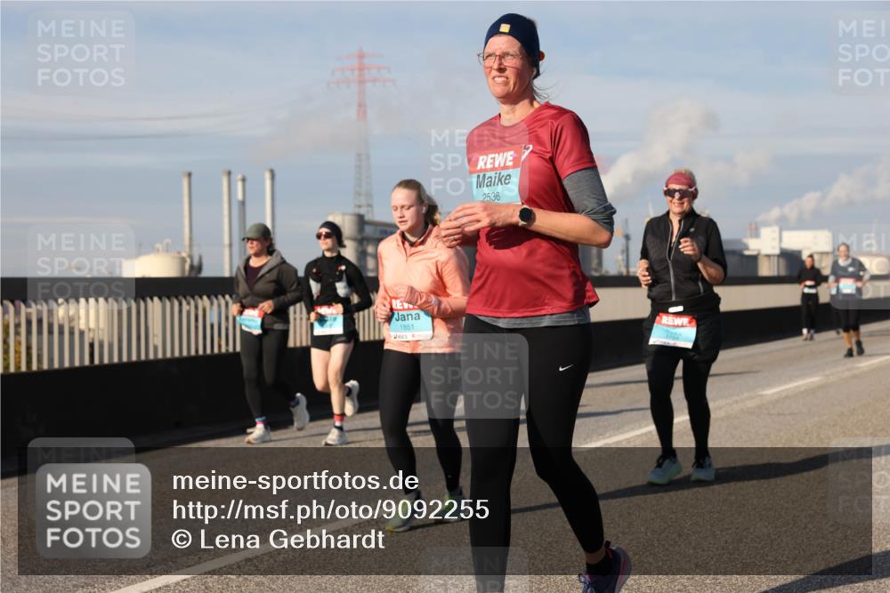 03.10.2025 - Köhlbrandbrückenlauf Lena Gebhardt http://msf.ph/oto/9092255 03.10.2025 10:08:16 Position 2 1851, 2536 meine-sportfotos.de