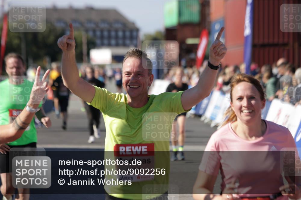 03.10.2025 - Köhlbrandbrückenlauf Jannik Wohlers http://msf.ph/oto/9092256 03.10.2025 13:19:58 Ziel 4376, 4433, 4539, 4721, 5059, 5175, 5656, 5657, 5658, 5704, 5841, 6068, 6414, 6567, 6568, 6649, 6660, 6663, 6730 meine-sportfotos.de