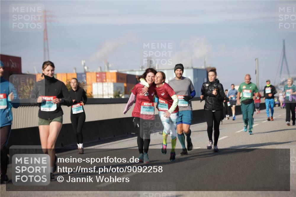 03.10.2025 - Köhlbrandbrückenlauf Jannik Wohlers http://msf.ph/oto/9092258 03.10.2025 10:11:40 Position 3 2554, 1769, 2533 meine-sportfotos.de
