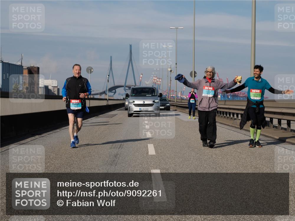 03.10.2025 - Köhlbrandbrückenlauf Fabian Wolf http://msf.ph/oto/9092261 03.10.2025 10:28:13 Position 3 3195, 9702 meine-sportfotos.de