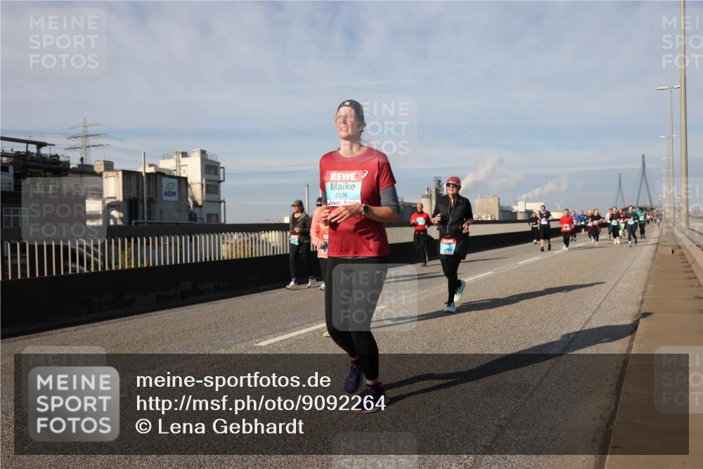 03.10.2025 - Köhlbrandbrückenlauf Lena Gebhardt http://msf.ph/oto/9092264 03.10.2025 10:08:16 Position 2 2536 meine-sportfotos.de