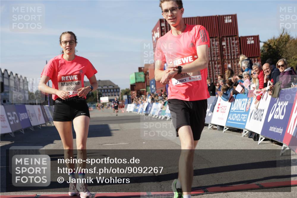 03.10.2025 - Köhlbrandbrückenlauf Jannik Wohlers http://msf.ph/oto/9092267 03.10.2025 12:54:05 Ziel 4030, 5710, 5947, 6002, 6200, 6817 meine-sportfotos.de