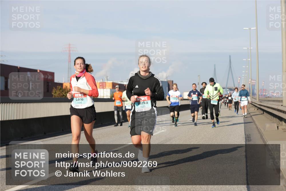 03.10.2025 - Köhlbrandbrückenlauf Jannik Wohlers http://msf.ph/oto/9092269 03.10.2025 09:59:53 Position 3 1446, 1529 meine-sportfotos.de