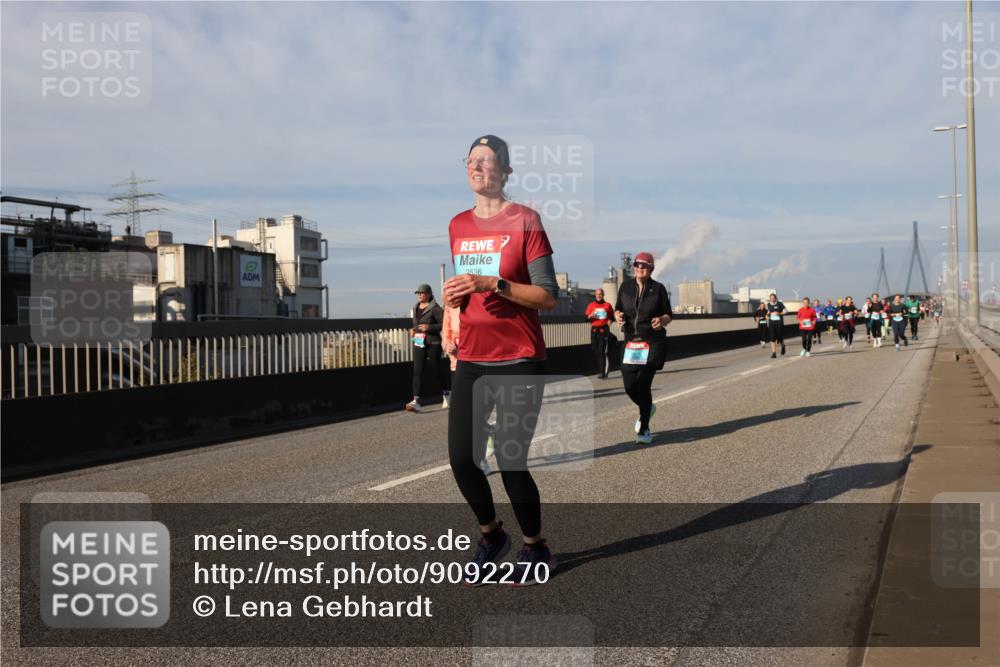 03.10.2025 - Köhlbrandbrückenlauf Lena Gebhardt http://msf.ph/oto/9092270 03.10.2025 10:08:16 Position 2 2536 meine-sportfotos.de