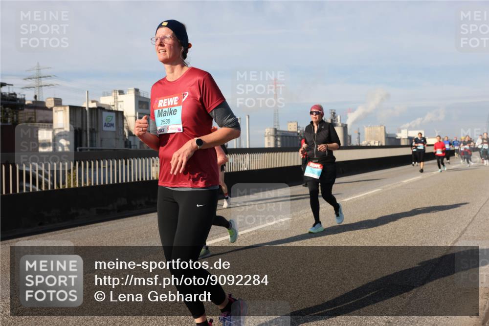03.10.2025 - Köhlbrandbrückenlauf Lena Gebhardt http://msf.ph/oto/9092284 03.10.2025 10:08:16 Position 2 2536 meine-sportfotos.de