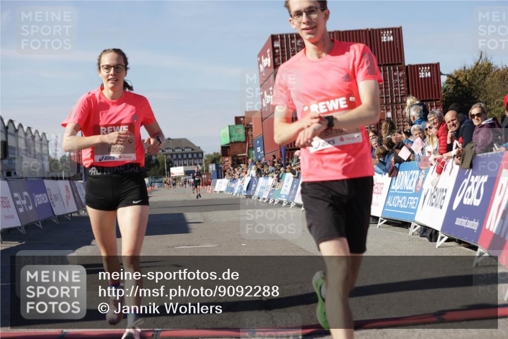 03.10.2025 - Köhlbrandbrückenlauf Jannik Wohlers http://msf.ph/oto/9092288 03.10.2025 12:54:06 Ziel 4030, 5710, 5947, 6002, 6200, 6817 meine-sportfotos.de