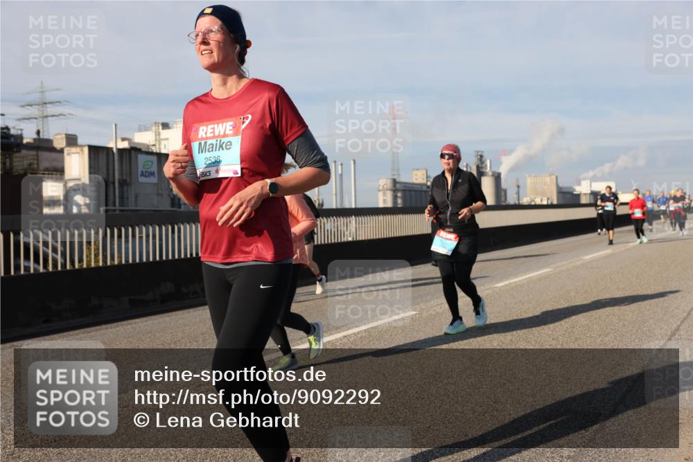 03.10.2025 - Köhlbrandbrückenlauf Lena Gebhardt http://msf.ph/oto/9092292 03.10.2025 10:08:17 Position 2 2536 meine-sportfotos.de