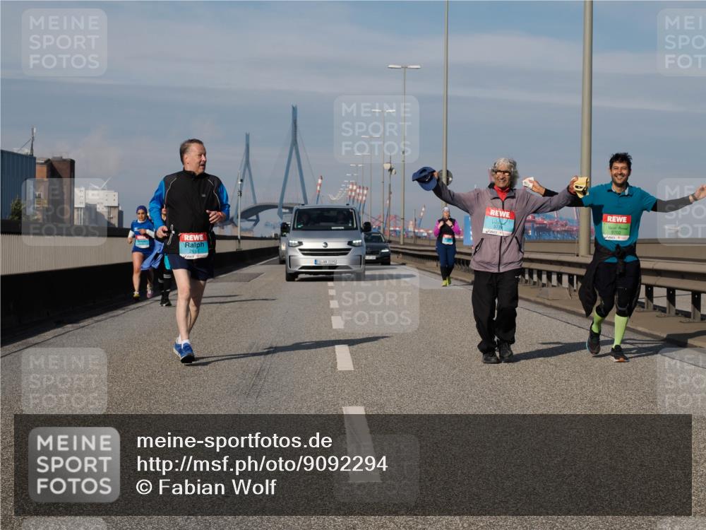 03.10.2025 - Köhlbrandbrückenlauf Fabian Wolf http://msf.ph/oto/9092294 03.10.2025 10:28:14 Position 3 2611, 3195, 9702 meine-sportfotos.de