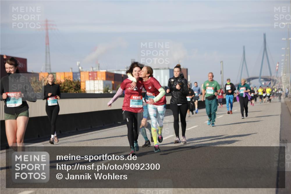 03.10.2025 - Köhlbrandbrückenlauf Jannik Wohlers http://msf.ph/oto/9092300 03.10.2025 10:11:41 Position 3 3328, 2554 meine-sportfotos.de