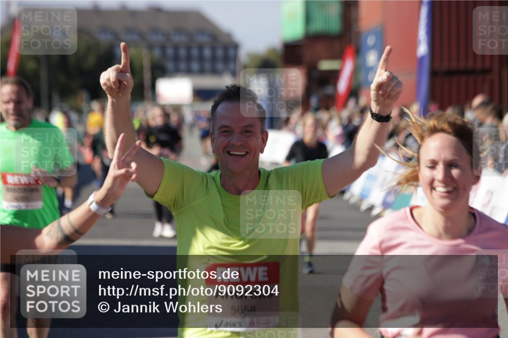 03.10.2025 - Köhlbrandbrückenlauf Jannik Wohlers http://msf.ph/oto/9092304 03.10.2025 13:19:59 Ziel 4376, 4433, 4539, 4721, 5037, 5059, 5175, 5656, 5657, 5658, 5704, 5841, 6068, 6414, 6567, 6568, 6649, 6663 meine-sportfotos.de