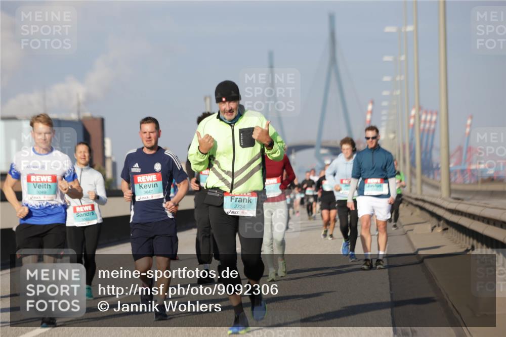 03.10.2025 - Köhlbrandbrückenlauf Jannik Wohlers http://msf.ph/oto/9092306 03.10.2025 09:59:54 Position 3 3049, 3047, 2724 meine-sportfotos.de