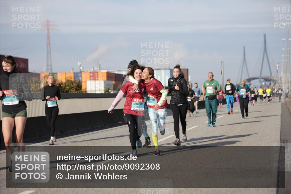 03.10.2025 - Köhlbrandbrückenlauf Jannik Wohlers http://msf.ph/oto/9092308 03.10.2025 10:11:41 Position 3 3328, 2554, 2533 meine-sportfotos.de