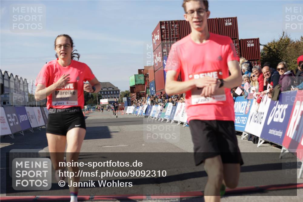 03.10.2025 - Köhlbrandbrückenlauf Jannik Wohlers http://msf.ph/oto/9092310 03.10.2025 12:54:06 Ziel 4030, 5710, 5947, 6002, 6200, 6817 meine-sportfotos.de