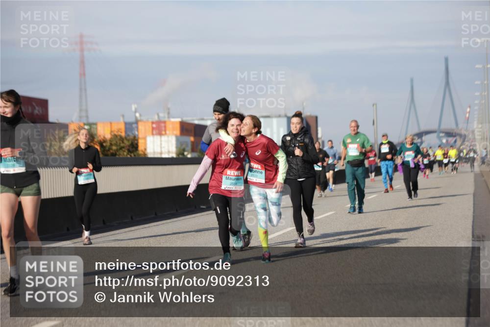 03.10.2025 - Köhlbrandbrückenlauf Jannik Wohlers http://msf.ph/oto/9092313 03.10.2025 10:11:41 Position 3 3328, 2554, 2533 meine-sportfotos.de