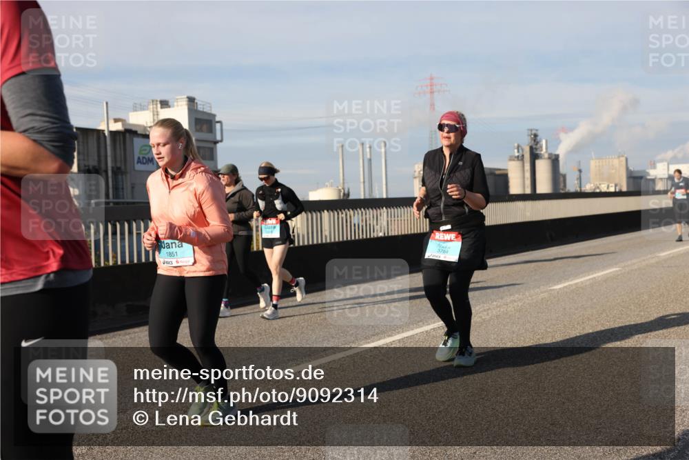 03.10.2025 - Köhlbrandbrückenlauf Lena Gebhardt http://msf.ph/oto/9092314 03.10.2025 10:08:17 Position 2 1851, 3784 meine-sportfotos.de