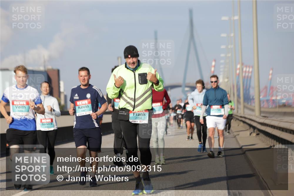 03.10.2025 - Köhlbrandbrückenlauf Jannik Wohlers http://msf.ph/oto/9092315 03.10.2025 09:59:54 Position 3 3049, 3047, 2724 meine-sportfotos.de