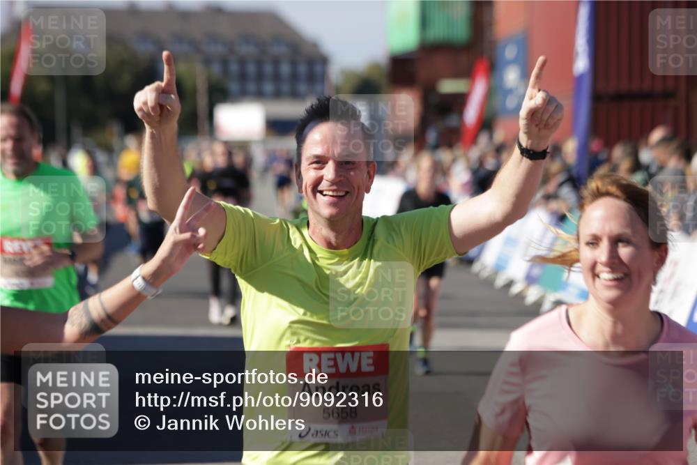 03.10.2025 - Köhlbrandbrückenlauf Jannik Wohlers http://msf.ph/oto/9092316 03.10.2025 13:19:59 Ziel 4376, 4433, 4539, 4721, 5037, 5059, 5175, 5656, 5657, 5658, 5704, 5841, 6068, 6414, 6567, 6568, 6649, 6663 meine-sportfotos.de