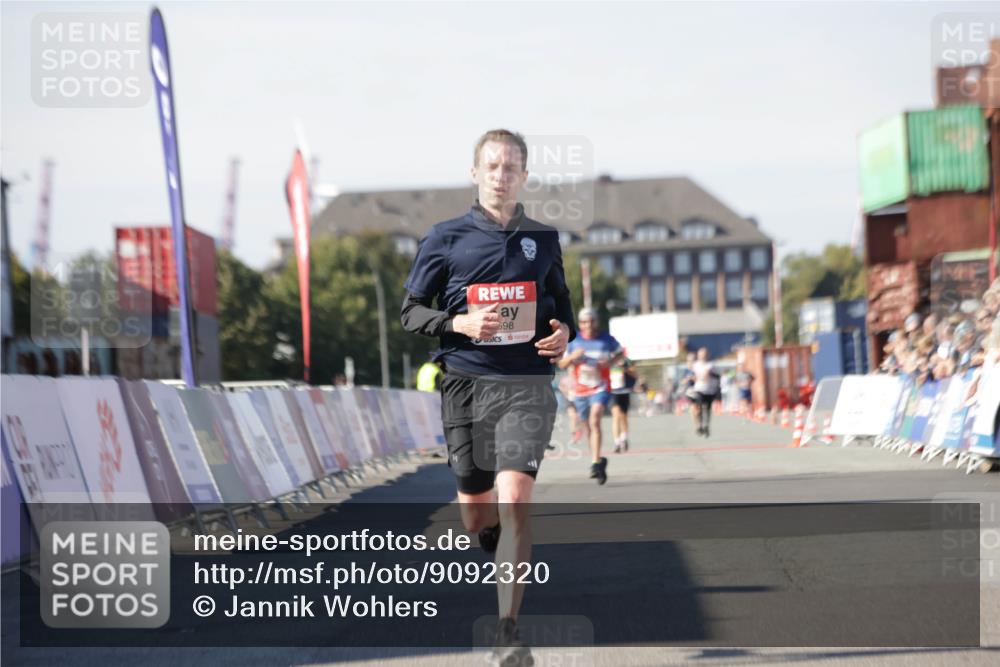 03.10.2025 - Köhlbrandbrückenlauf Jannik Wohlers http://msf.ph/oto/9092320 03.10.2025 12:54:16 Ziel 4598 meine-sportfotos.de