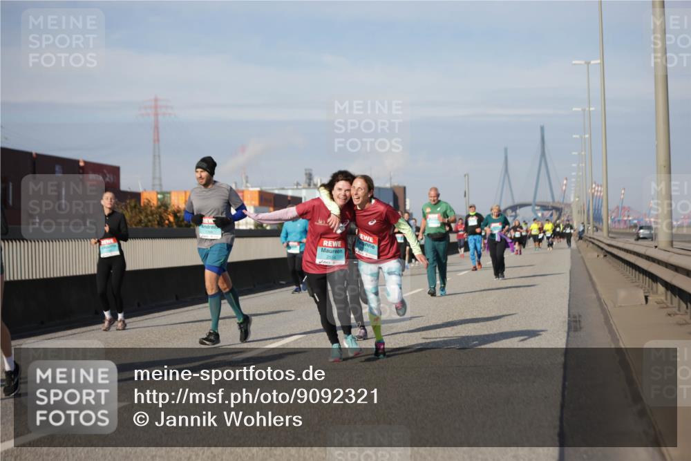 03.10.2025 - Köhlbrandbrückenlauf Jannik Wohlers http://msf.ph/oto/9092321 03.10.2025 10:11:42 Position 3 2554 meine-sportfotos.de