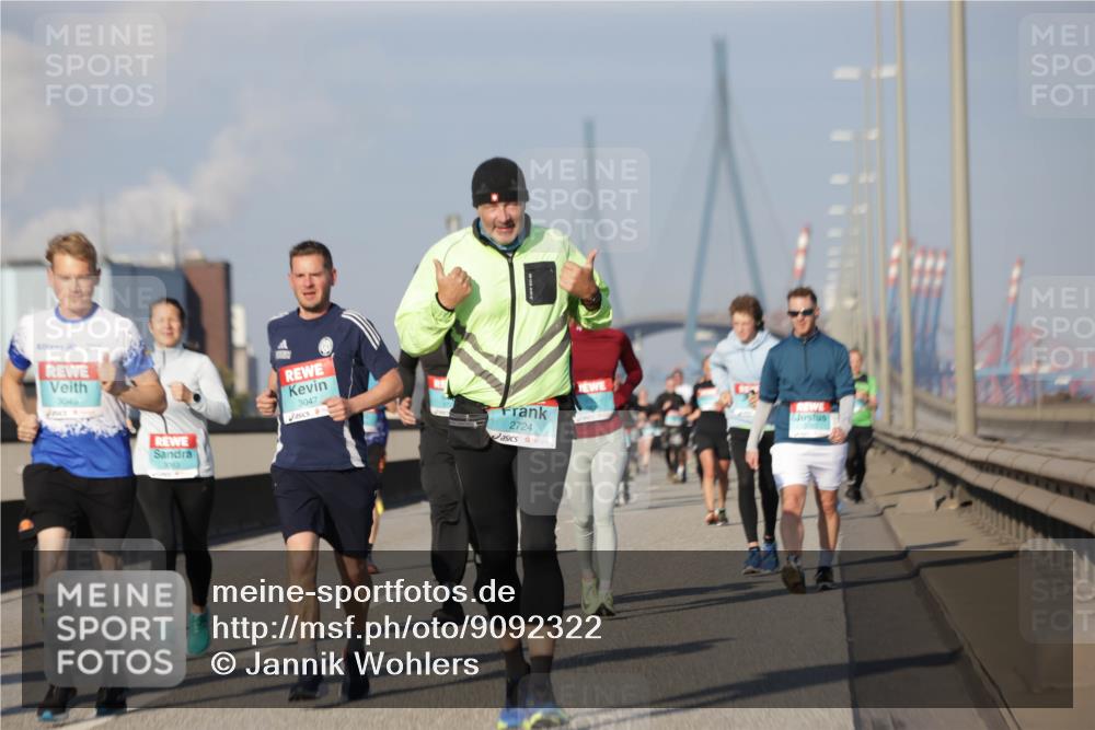 03.10.2025 - Köhlbrandbrückenlauf Jannik Wohlers http://msf.ph/oto/9092322 03.10.2025 09:59:54 Position 3 3049, 3047, 2724 meine-sportfotos.de