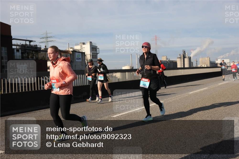 03.10.2025 - Köhlbrandbrückenlauf Lena Gebhardt http://msf.ph/oto/9092323 03.10.2025 10:08:17 Position 2 1851, 3784 meine-sportfotos.de