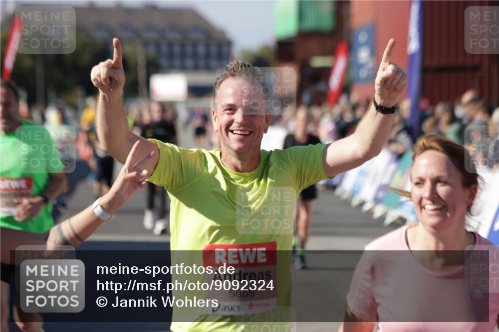 03.10.2025 - Köhlbrandbrückenlauf Jannik Wohlers http://msf.ph/oto/9092324 03.10.2025 13:19:59 Ziel 4376, 4433, 4539, 4721, 5037, 5059, 5175, 5656, 5657, 5658, 5704, 5841, 6068, 6414, 6567, 6568, 6649, 6663 meine-sportfotos.de