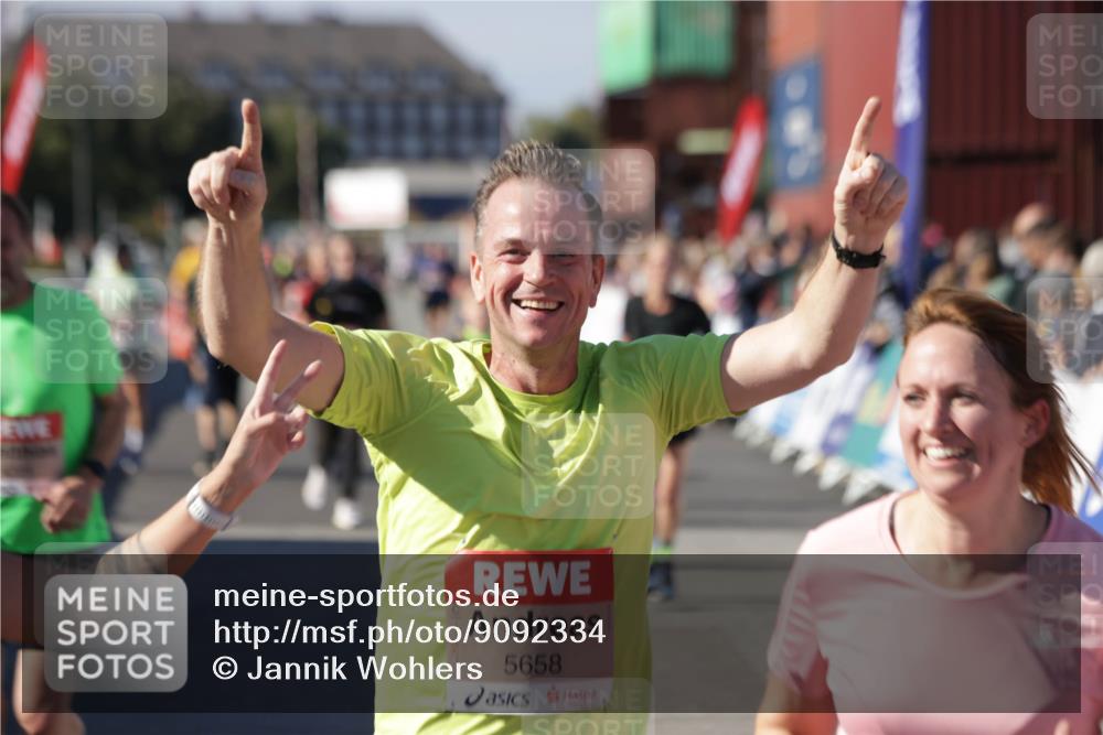 03.10.2025 - Köhlbrandbrückenlauf Jannik Wohlers http://msf.ph/oto/9092334 03.10.2025 13:19:59 Ziel 4376, 4433, 4539, 4721, 5037, 5059, 5175, 5656, 5657, 5658, 5704, 5841, 6068, 6414, 6567, 6568, 6649, 6663 meine-sportfotos.de