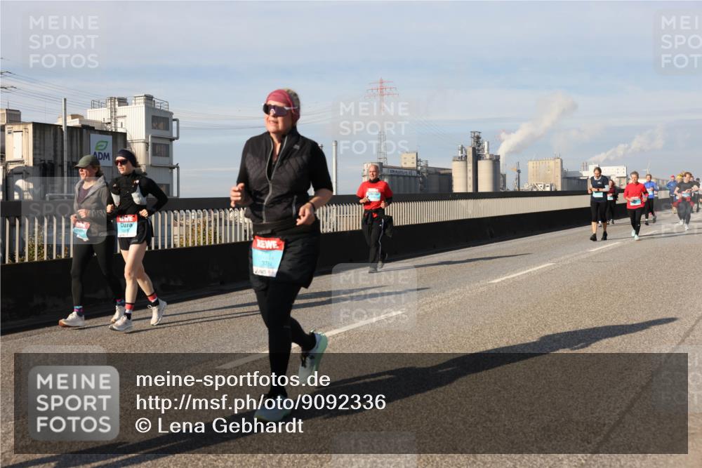 03.10.2025 - Köhlbrandbrückenlauf Lena Gebhardt http://msf.ph/oto/9092336 03.10.2025 10:08:18 Position 2 3784 meine-sportfotos.de