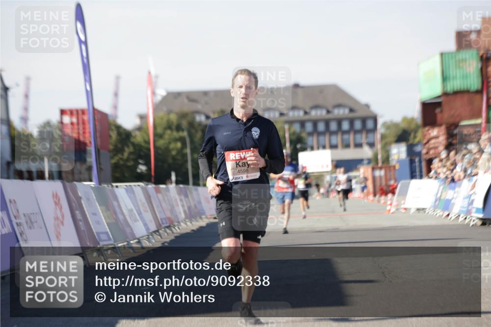 03.10.2025 - Köhlbrandbrückenlauf Jannik Wohlers http://msf.ph/oto/9092338 03.10.2025 12:54:16 Ziel 4598 meine-sportfotos.de
